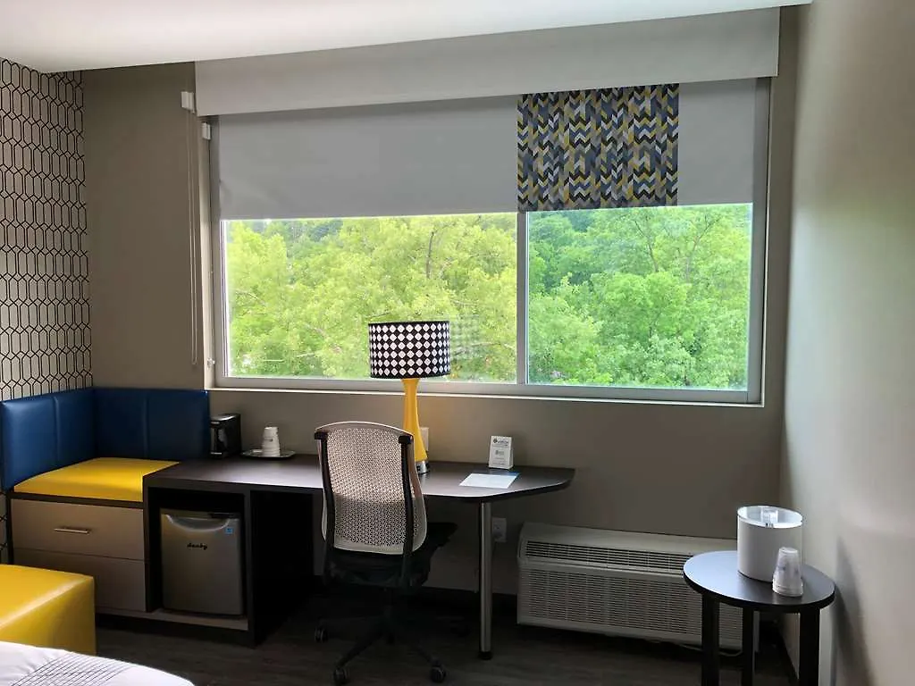 Hotel Glo Best Western Nashville Airport